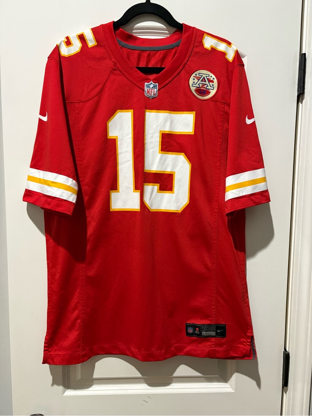Nike Patrick Mahomes #15 Kansas City Chiefs NFL Red Game Jersey Men’s Medium?